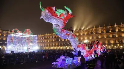 Dralion en la Plaza Mayor de Salamanca - Carrozas Rurro