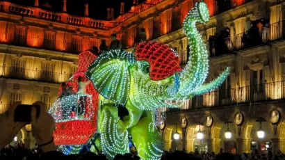 Elefante Mecánico en la Plaza Mayor de Salamanca - Carrozas Rurro