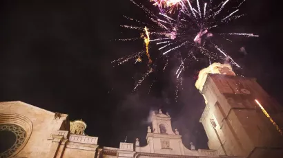 Fuegos artificiales en uno de los espectáculos de fuego creados por Carrozas Rurro
