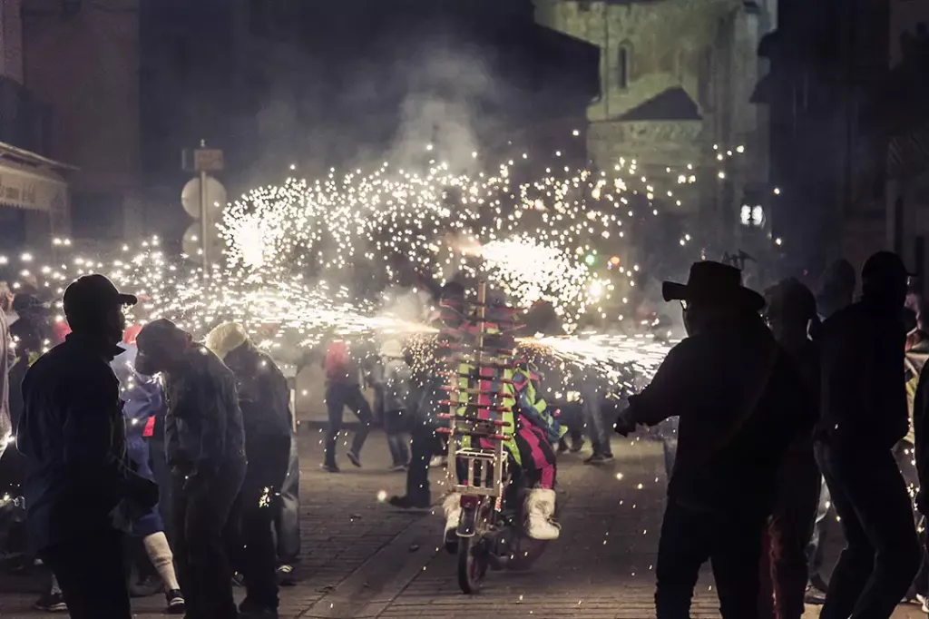 Espectáculo de fuego creado por Carrozas Rurro