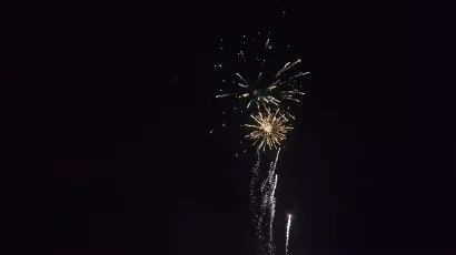 Fuegos artificiales en uno de los espectáculos de fuego creados por Carrozas Rurro