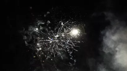 Fuegos artificiales en uno de los espectáculos de fuego creados por Carrozas Rurro