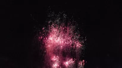 Fuegos artificiales en uno de los espectáculos de fuego creados por Carrozas Rurro