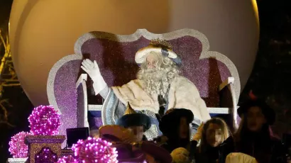 Detalle Trono morado - Carrozas Rurro