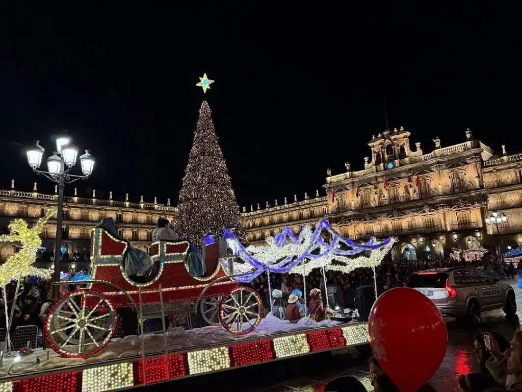 Carruaje de Hadas - Nueva calesa de Carrozas Rurro en la Plaza Mayor de Salamanca.