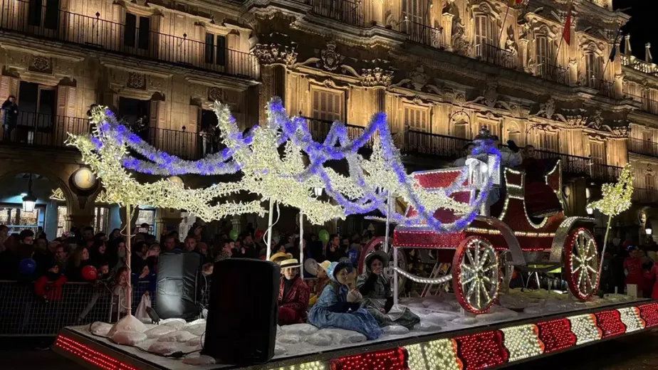 Carruaje de Hadas - Nueva calesa de Carrozas Rurro en la Plaza Mayor de Salamanca.